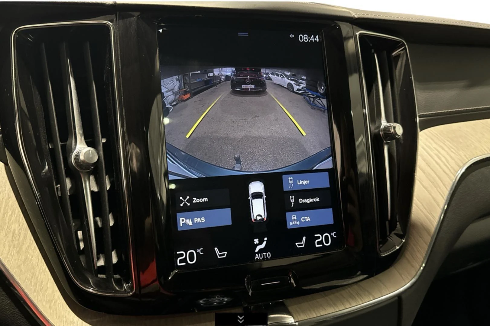 Car Image - 76xPfH9dJnVNm9mDd8pBvy