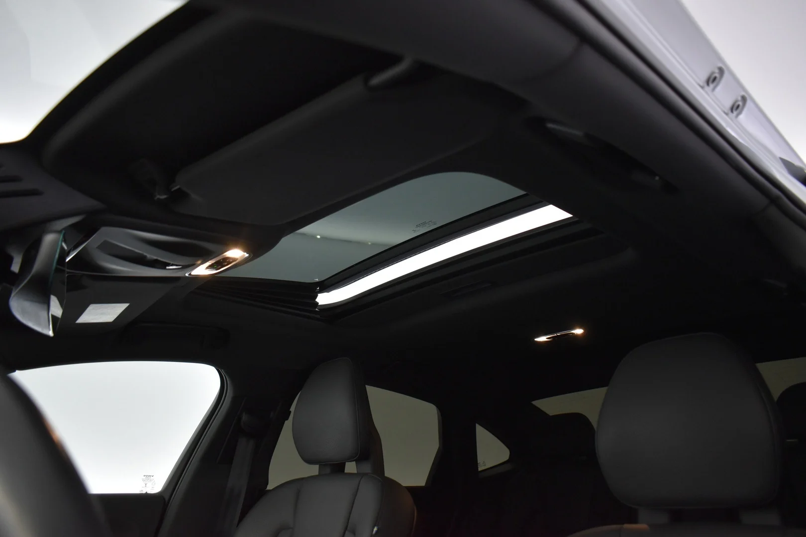 Car Image - LYCpB4ppCbdd3IlqIJheU