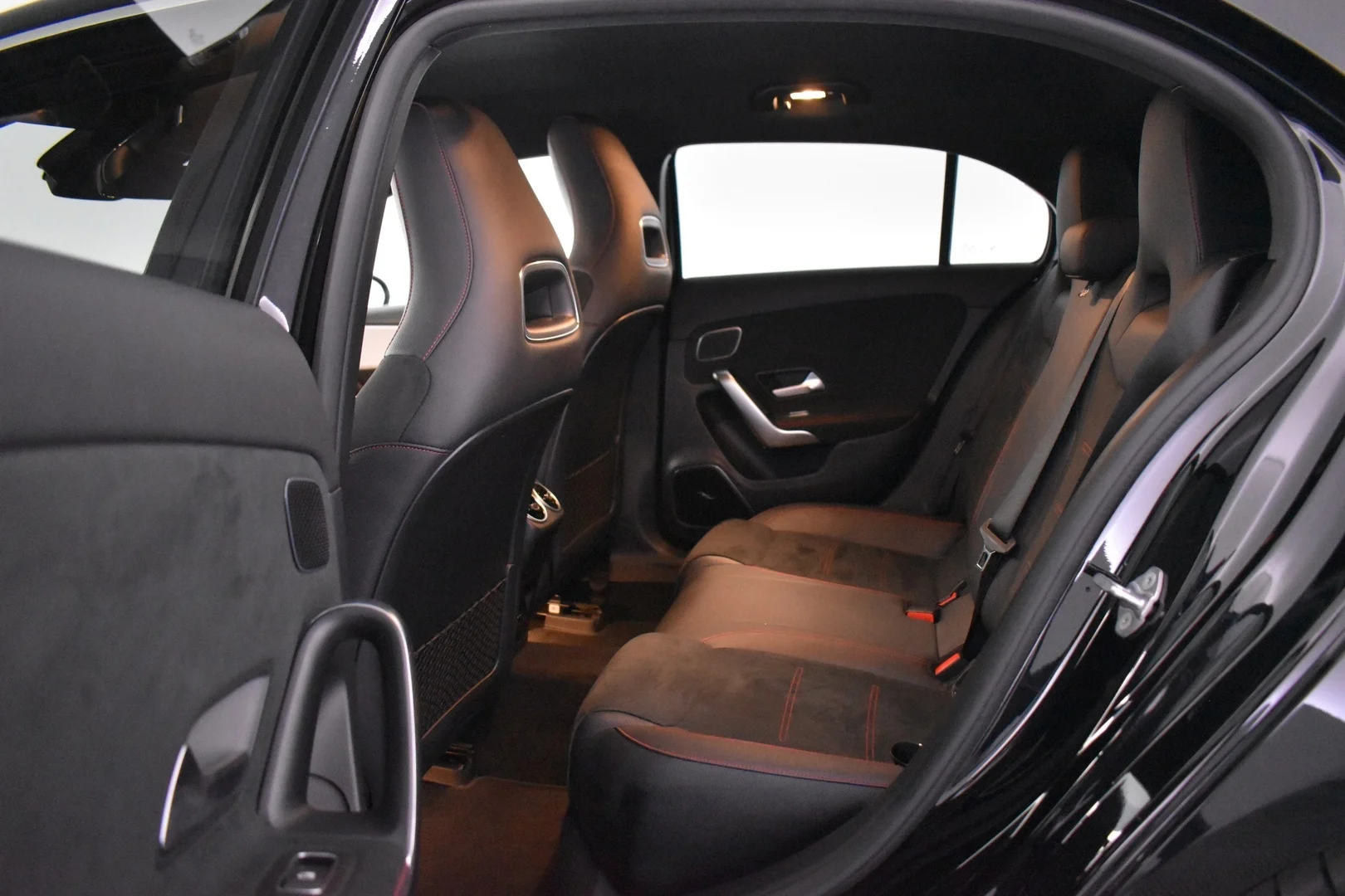 Car Image - 65i1ArUqrD26i5Yop890DL