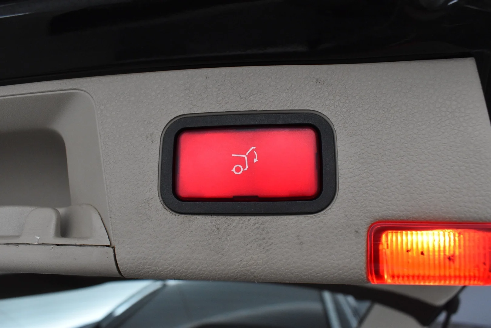 Car Image - 6jVhXgRvIaKZU8L93lkJ1M