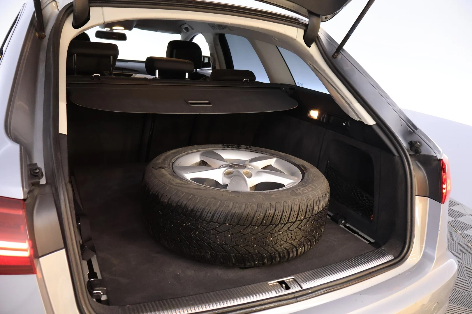 Car Image - 2z1fAE3Gn5lDkvFYGfOxAH