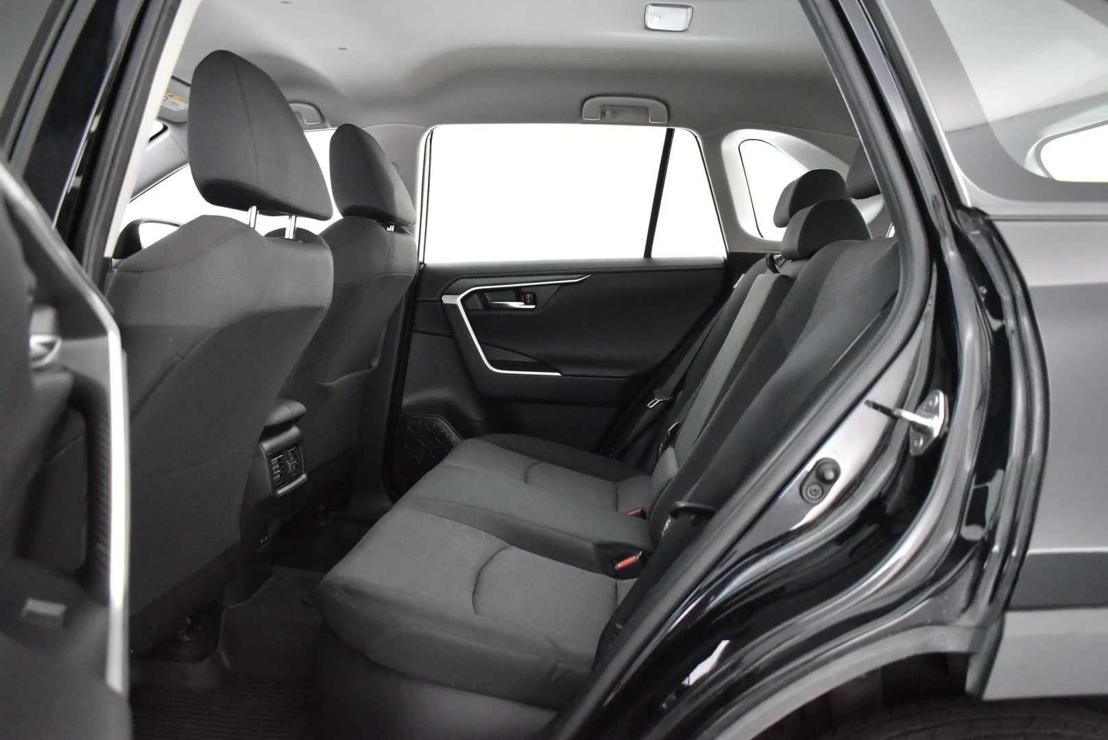 Car Image - 42iq3GHZwQLNH19bDlMhxm