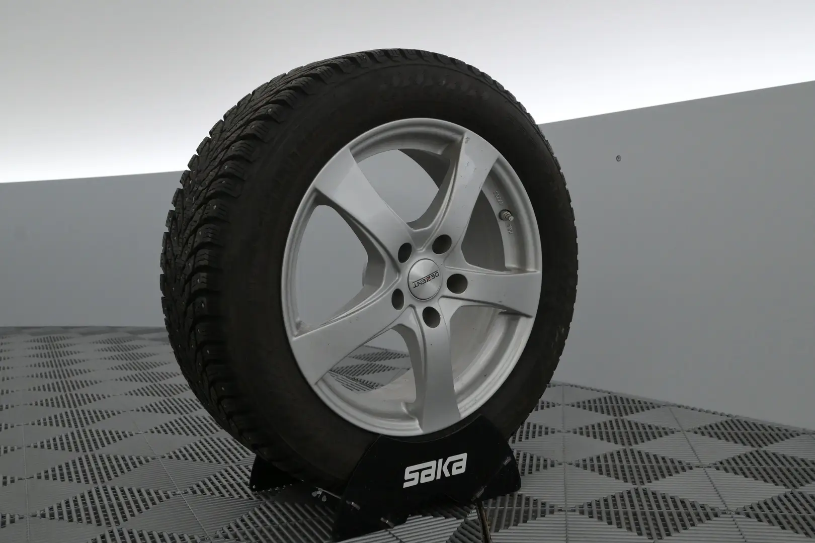 Car Image - 307thW2deAAYzTdgr2ENDo