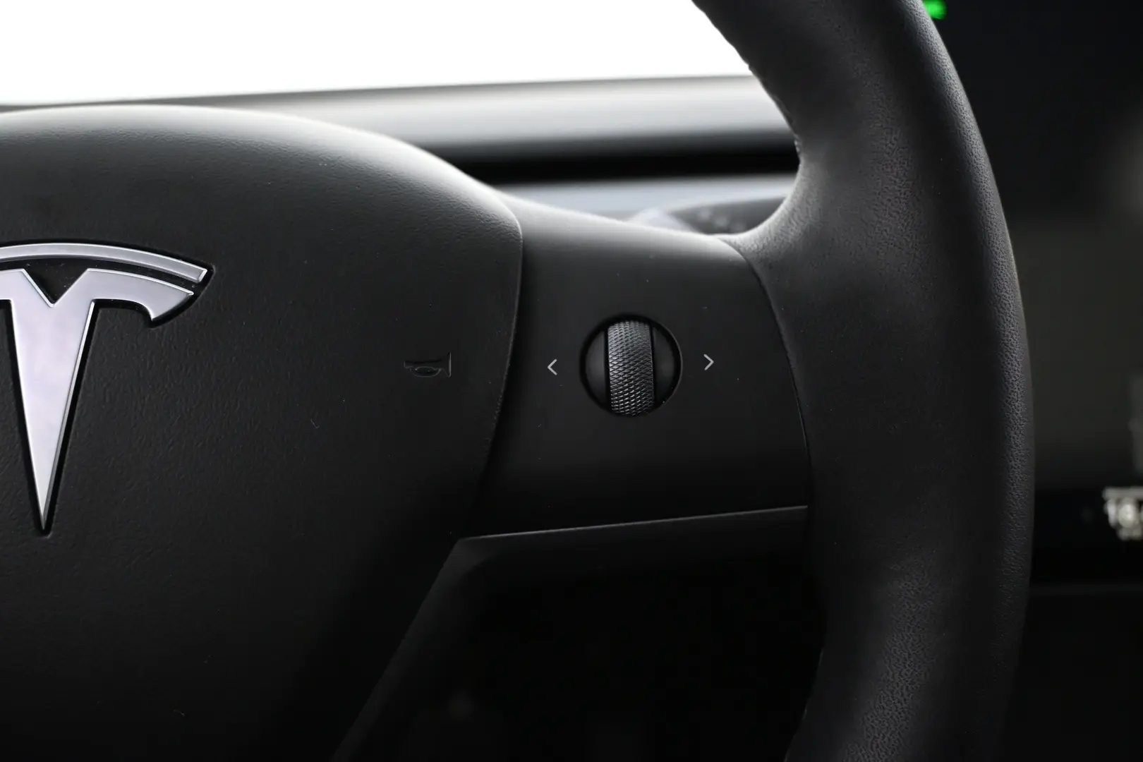 Car Image - WzarpjFbqcBcCyHSoxr1G