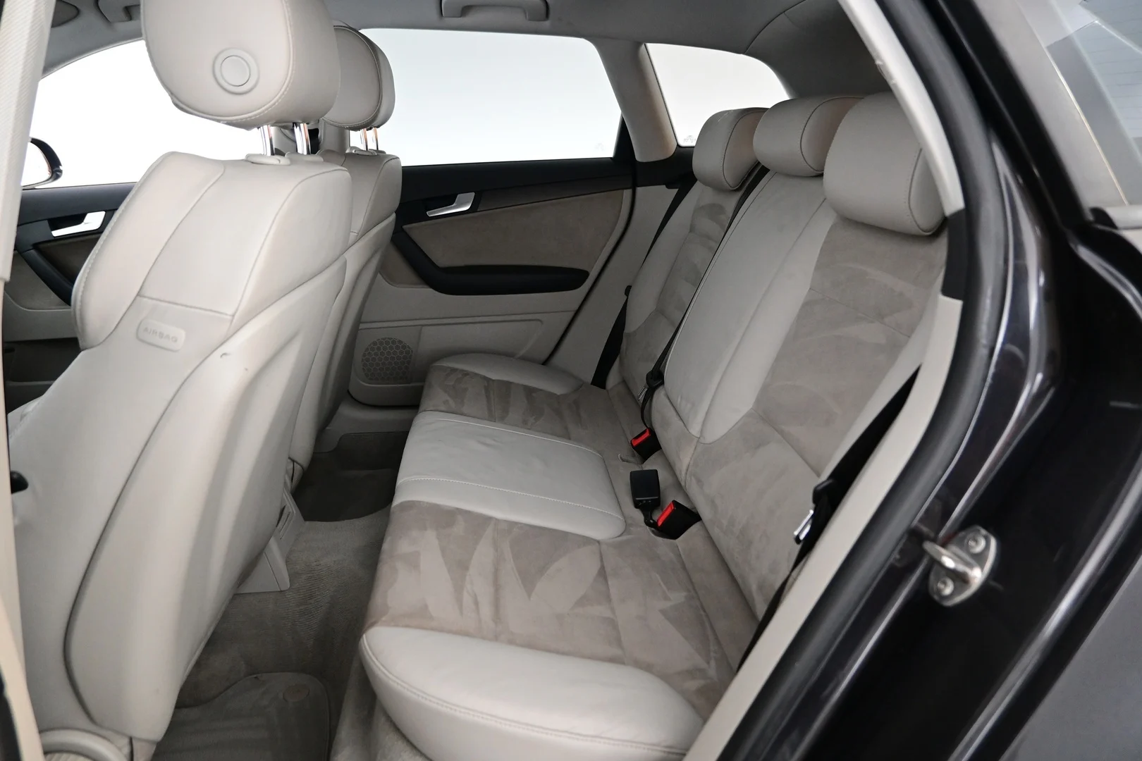 Car Image - 6D4QNfOpc7V3AVfXlB1wYA