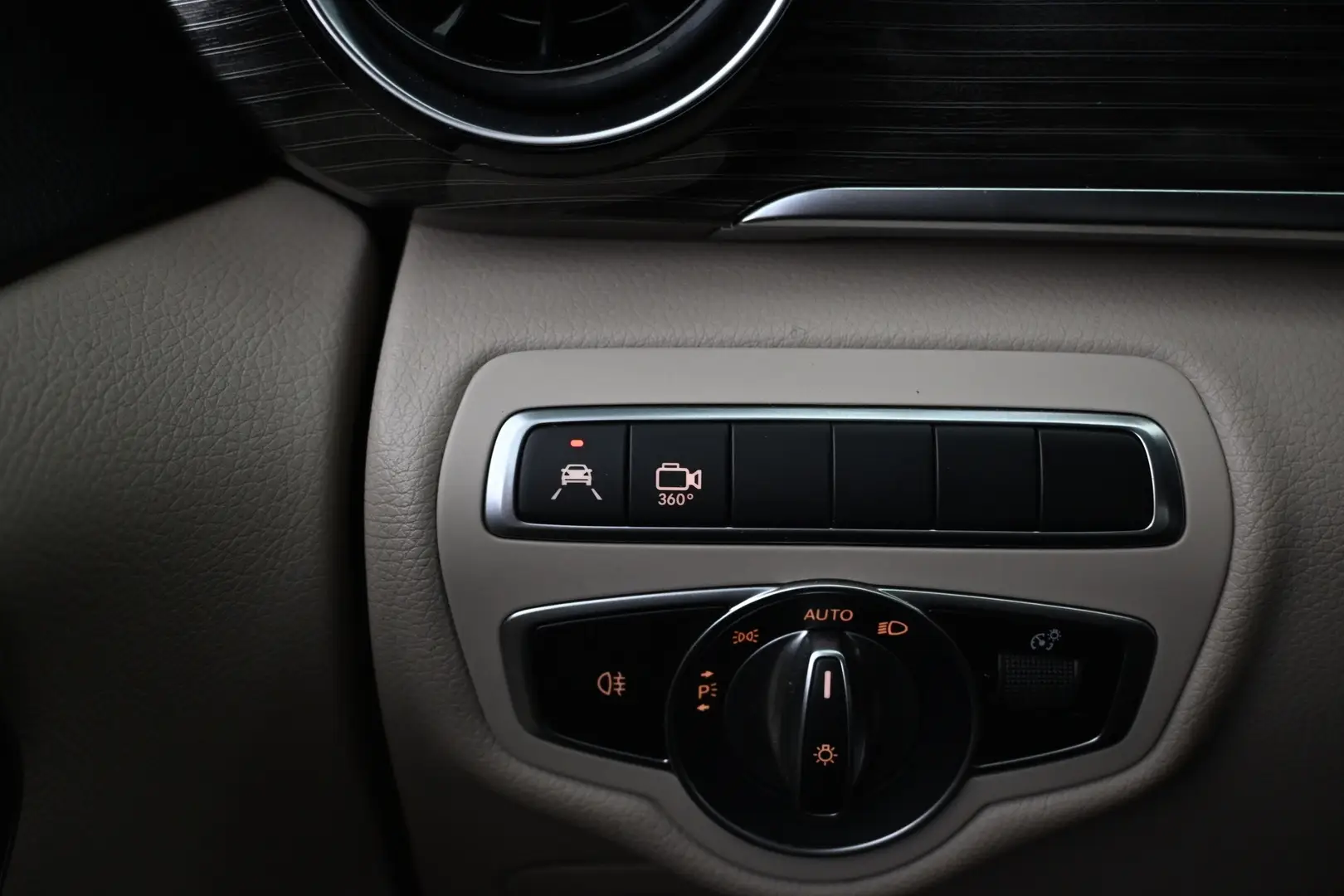 Car Image - 23fm6KtyYLUp9GmmLG37lx