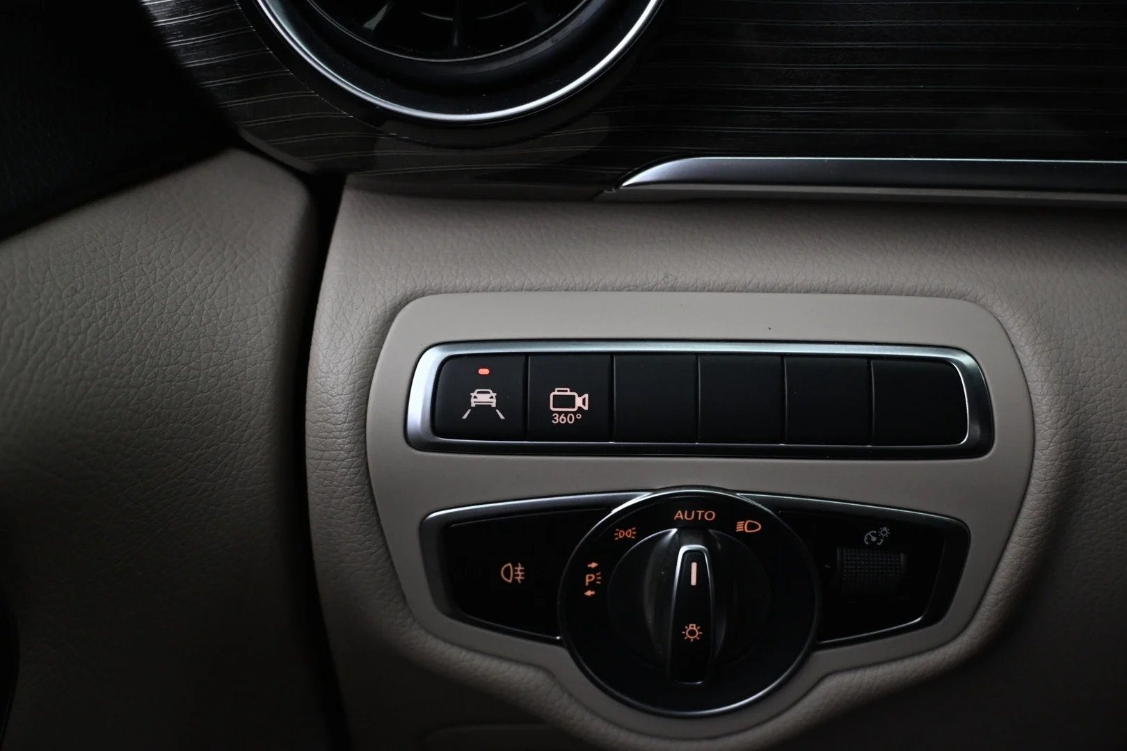 Car Image - 23fm6KtyYLUp9GmmLG37lx