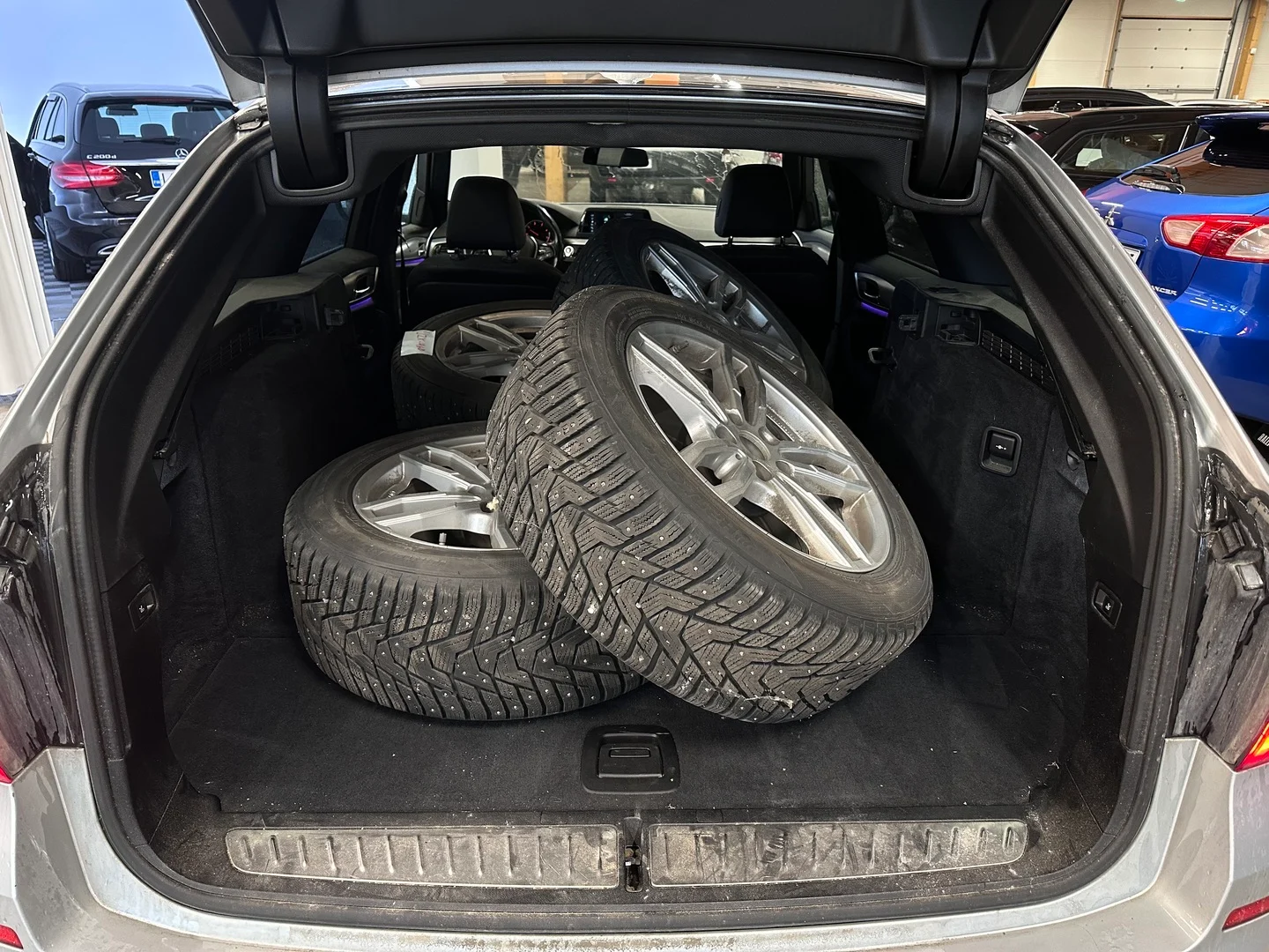 Car Image - 5KQ6bxH94qtvrlOJNzSzxl