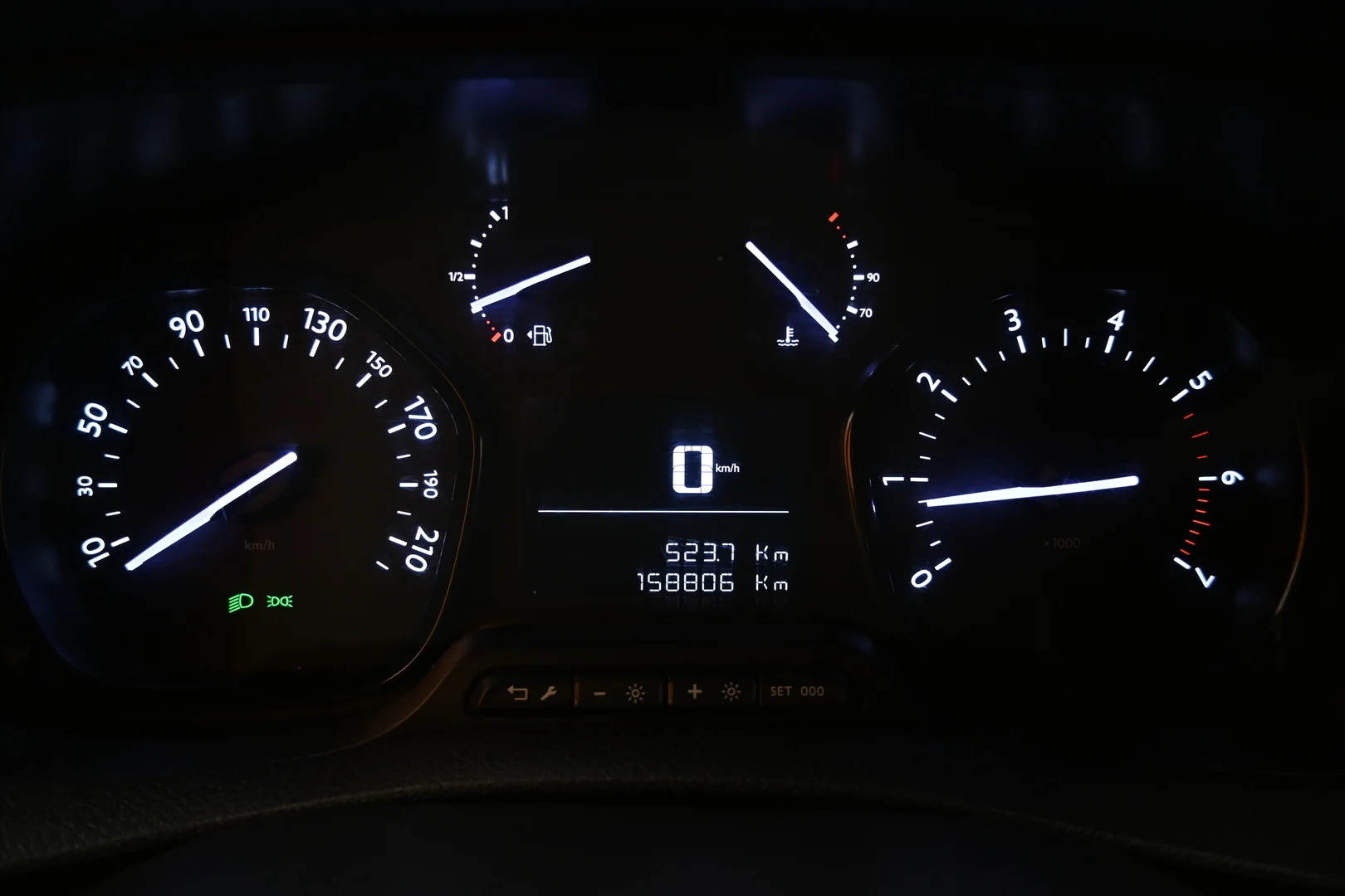 Car Image - 1FWrUbg0W9cN6Qc0TOAOr1