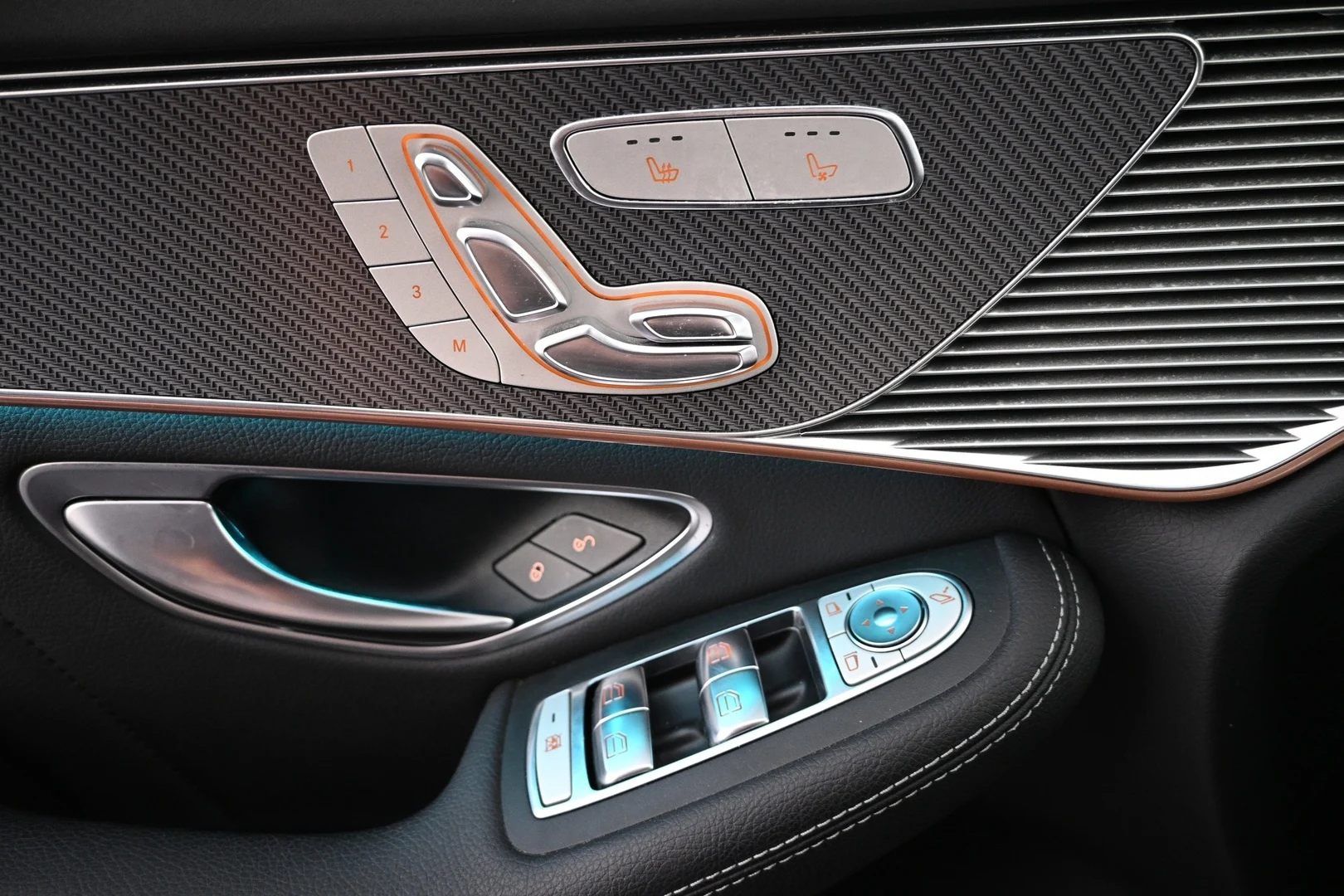 Car Image - 1hUXJM6u0pnDEF5mNBFzbc