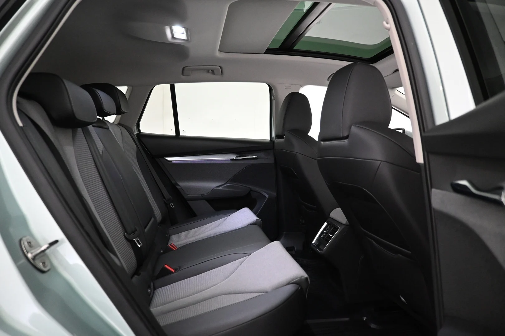 Car Image - TdXmtD8o5VZ0e3lbEPxZ3