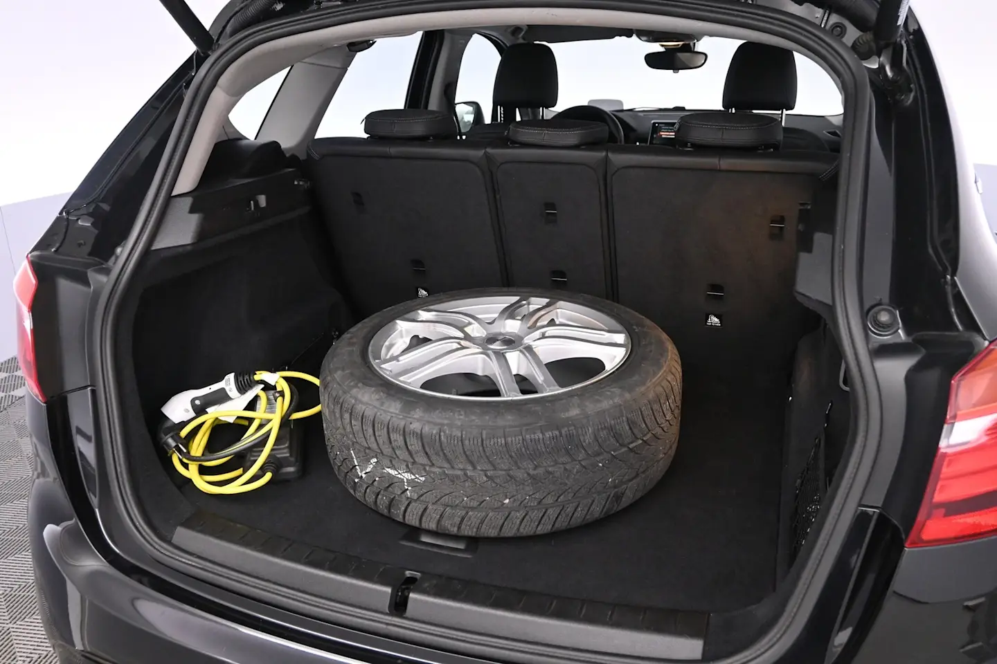 Car Image - 2xqFONyel9uxPGWEgPPeRi