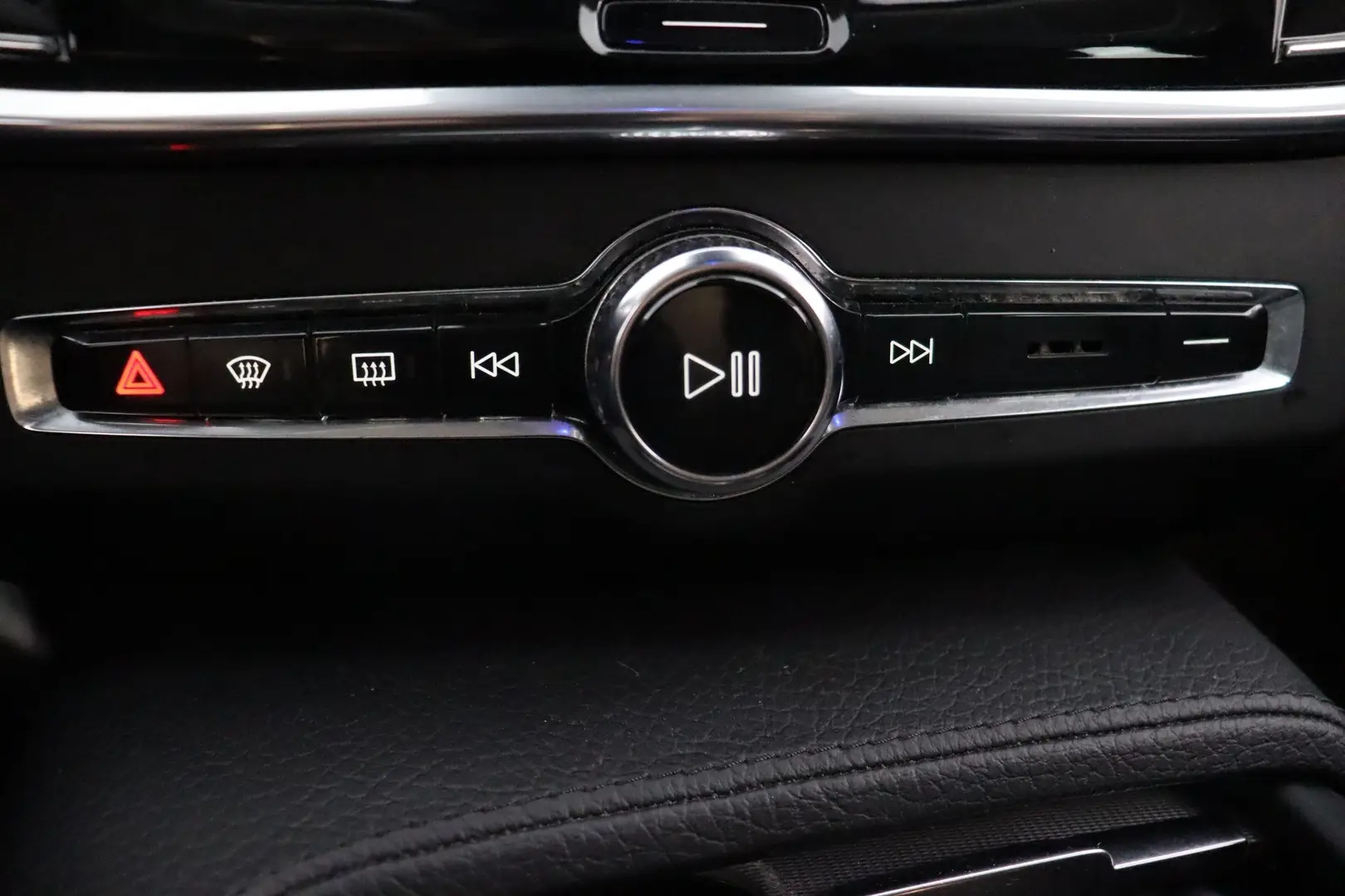 Car Image - 0JA1pmoMp7n2F8bnrVI3S