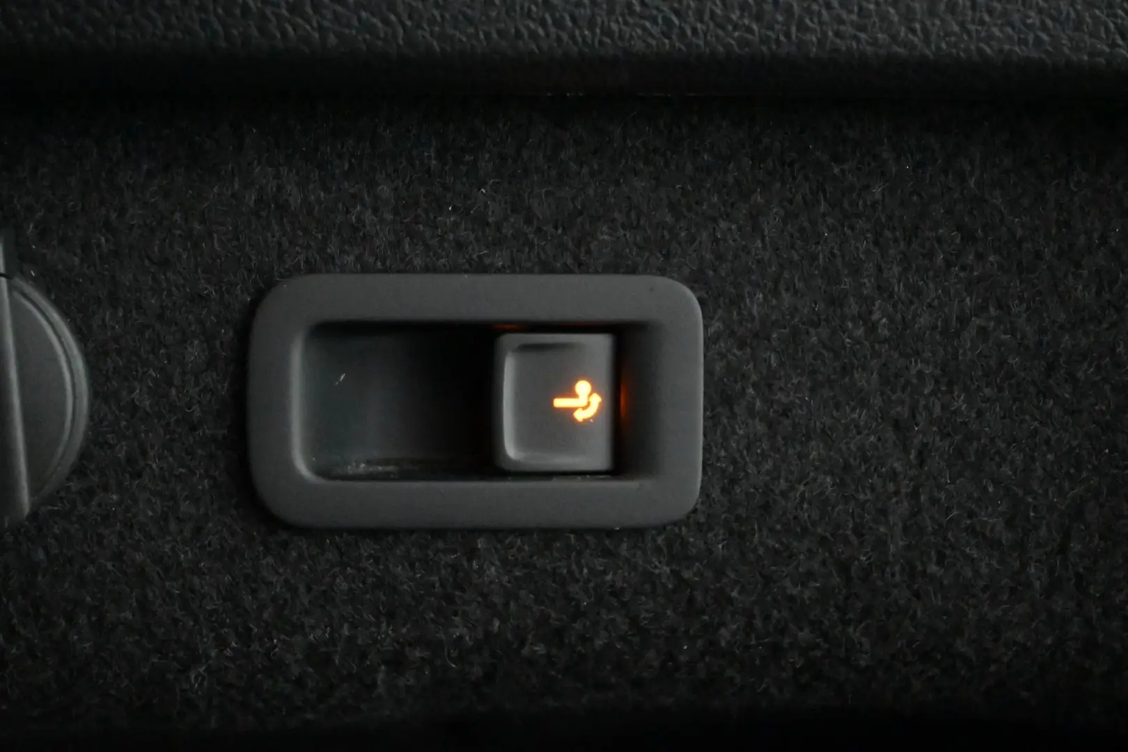 Car Image - 4hFCgmGpJ2AMhU88ymQ69w
