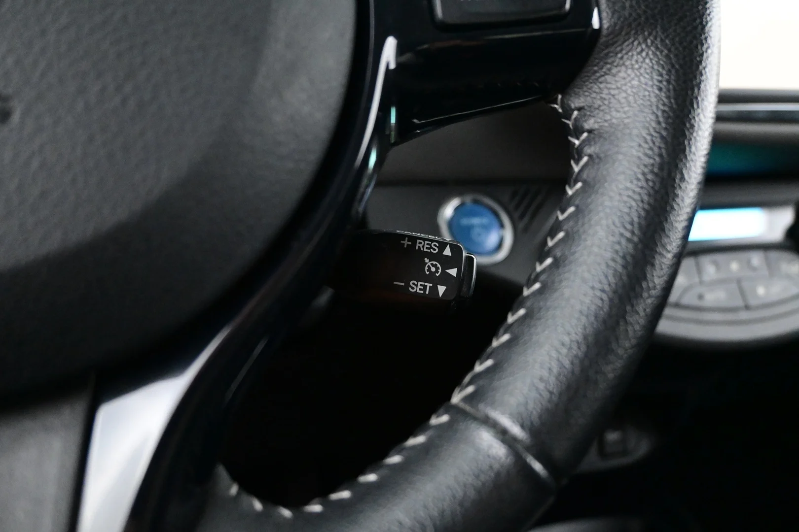 Car Image - 7L0ZTplaULk52AMW7rym7y