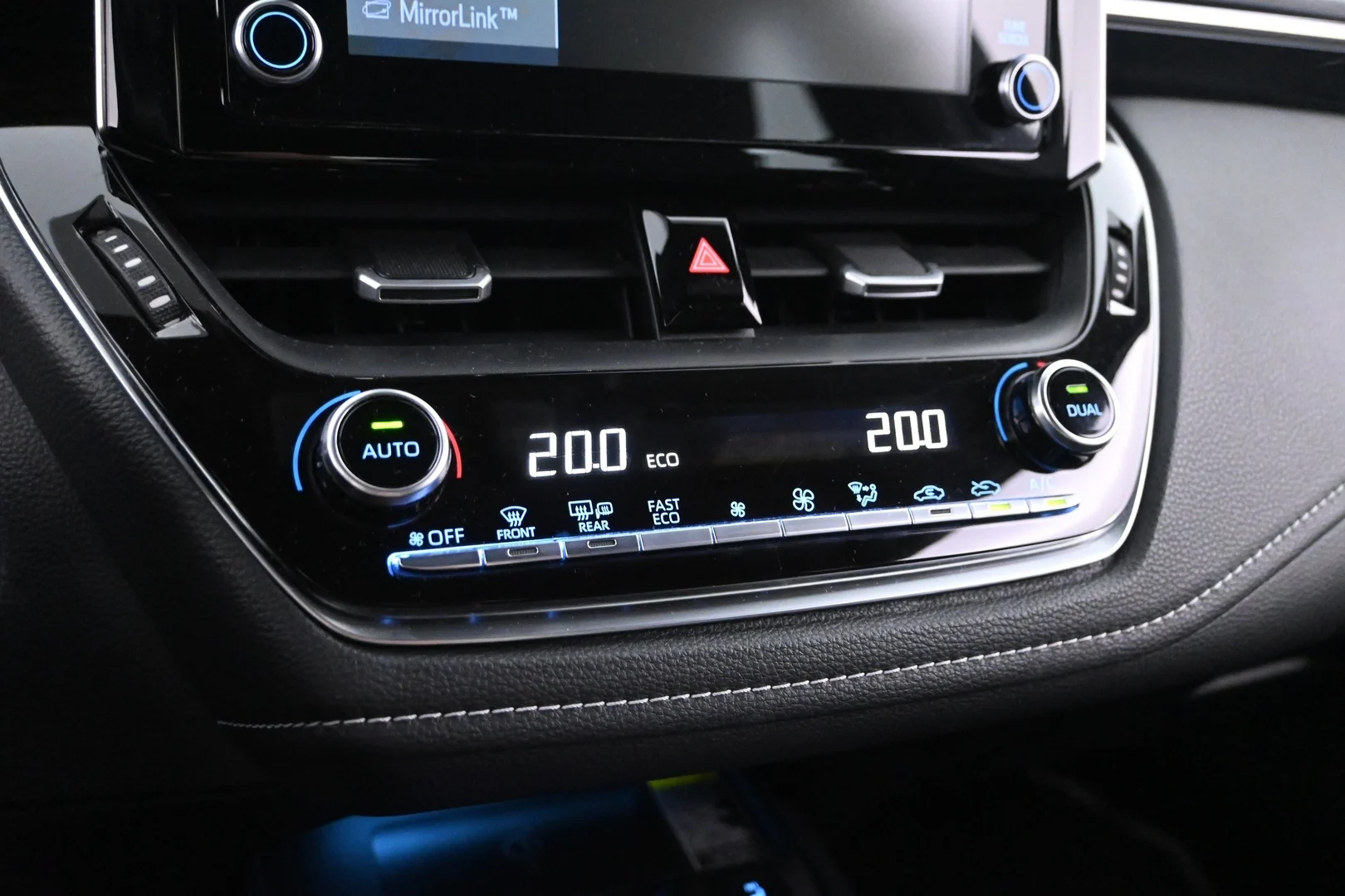 Car Image - 4efchPgBh3B0PKwiBlJhpX