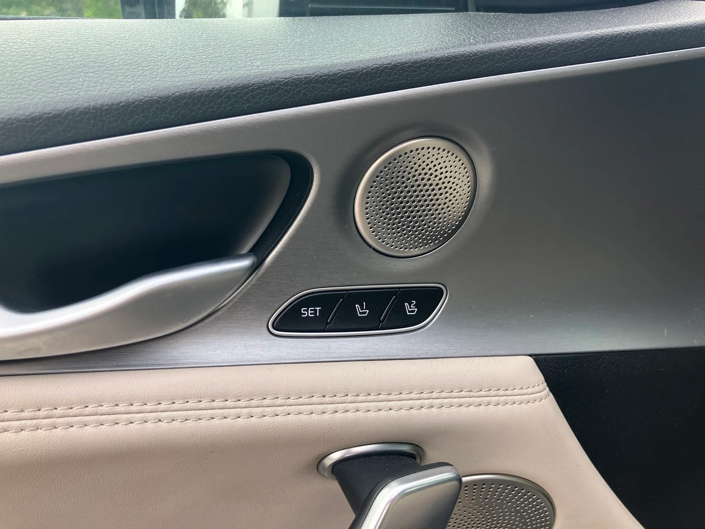 Car Image - EwGCeKWlv7qfl2dw8Kcc3
