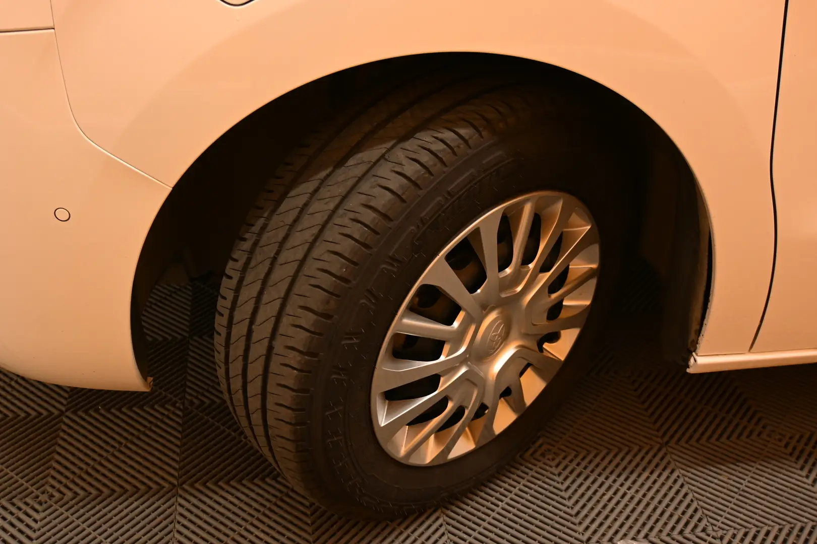 Car Image - 1KUM33XEESLai3At9q4SXJ