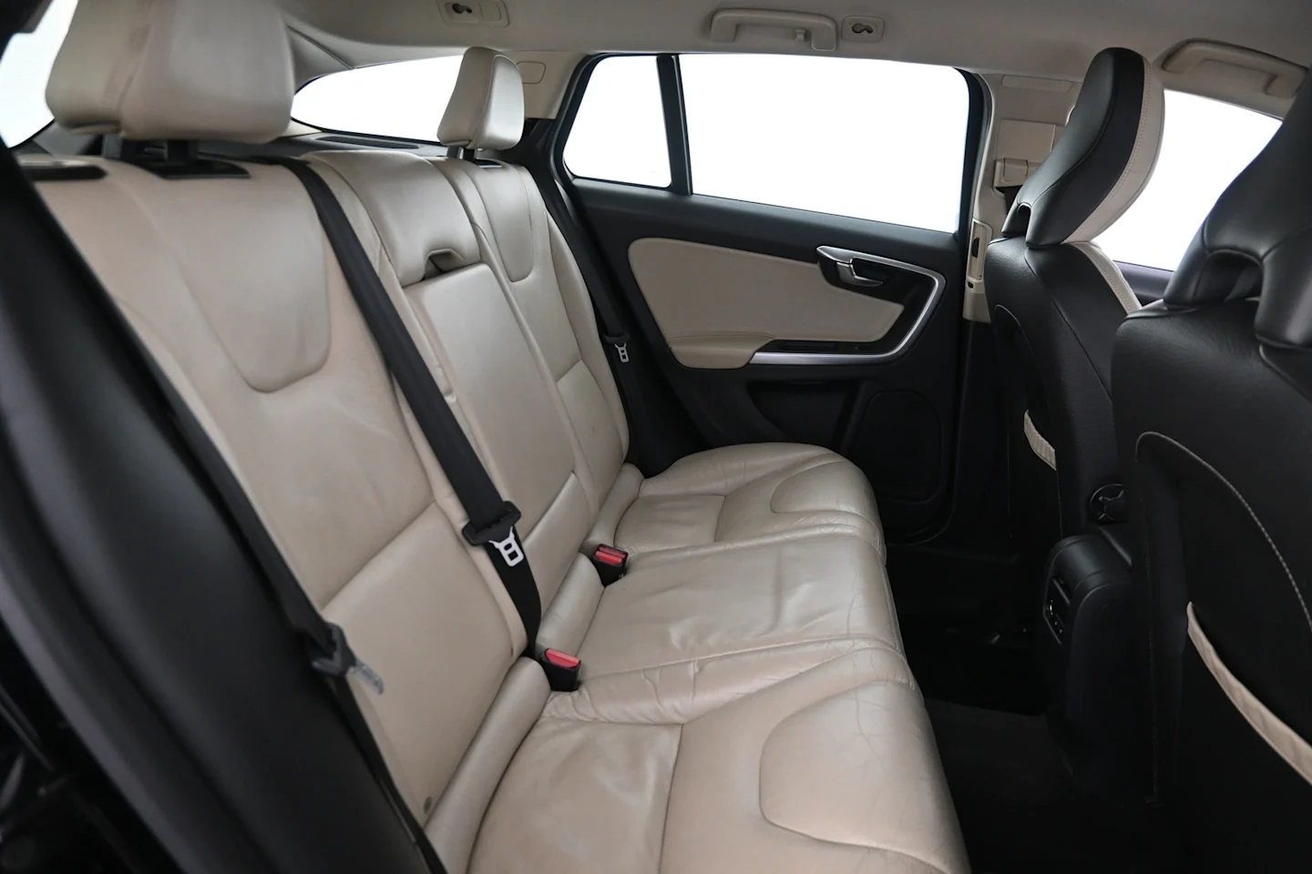 Car Image - 6DjbjsirjHqOL8QjM8KXnV