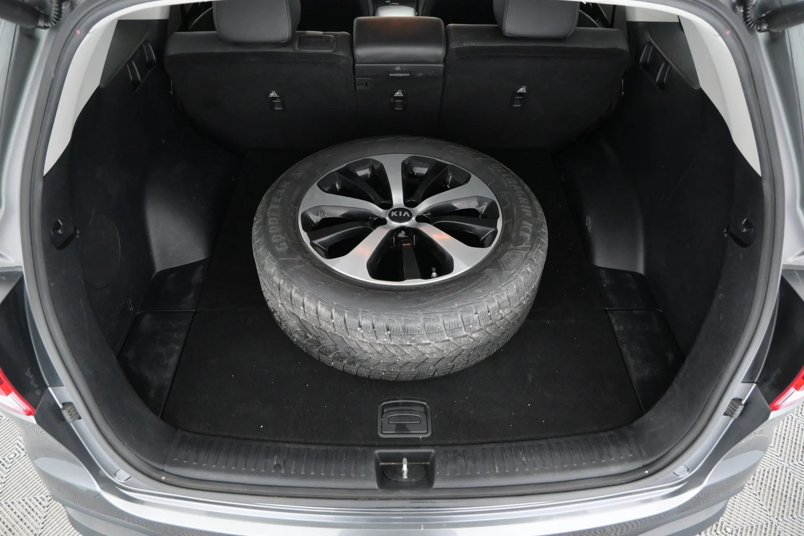 Car Image - 1J4WAiJMBYRmWknlWVXm0p