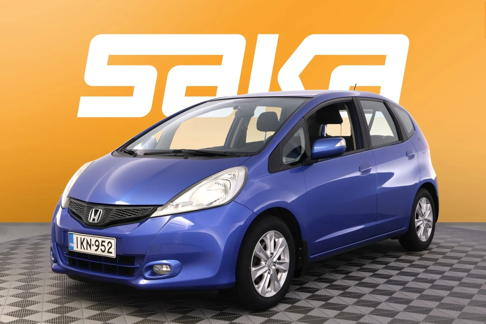 Car Image - gPUiYRVuDjMh27X383HN8