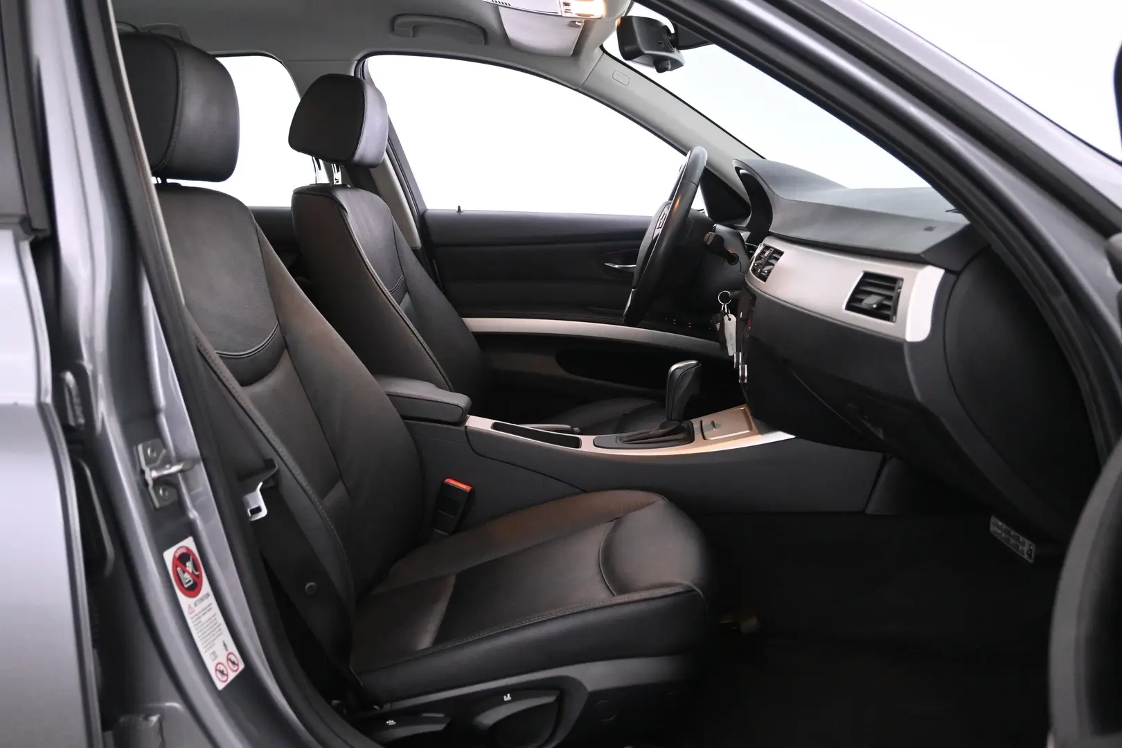 Car Image - 0DFxCGJT9LxvFWG4Mf5LY
