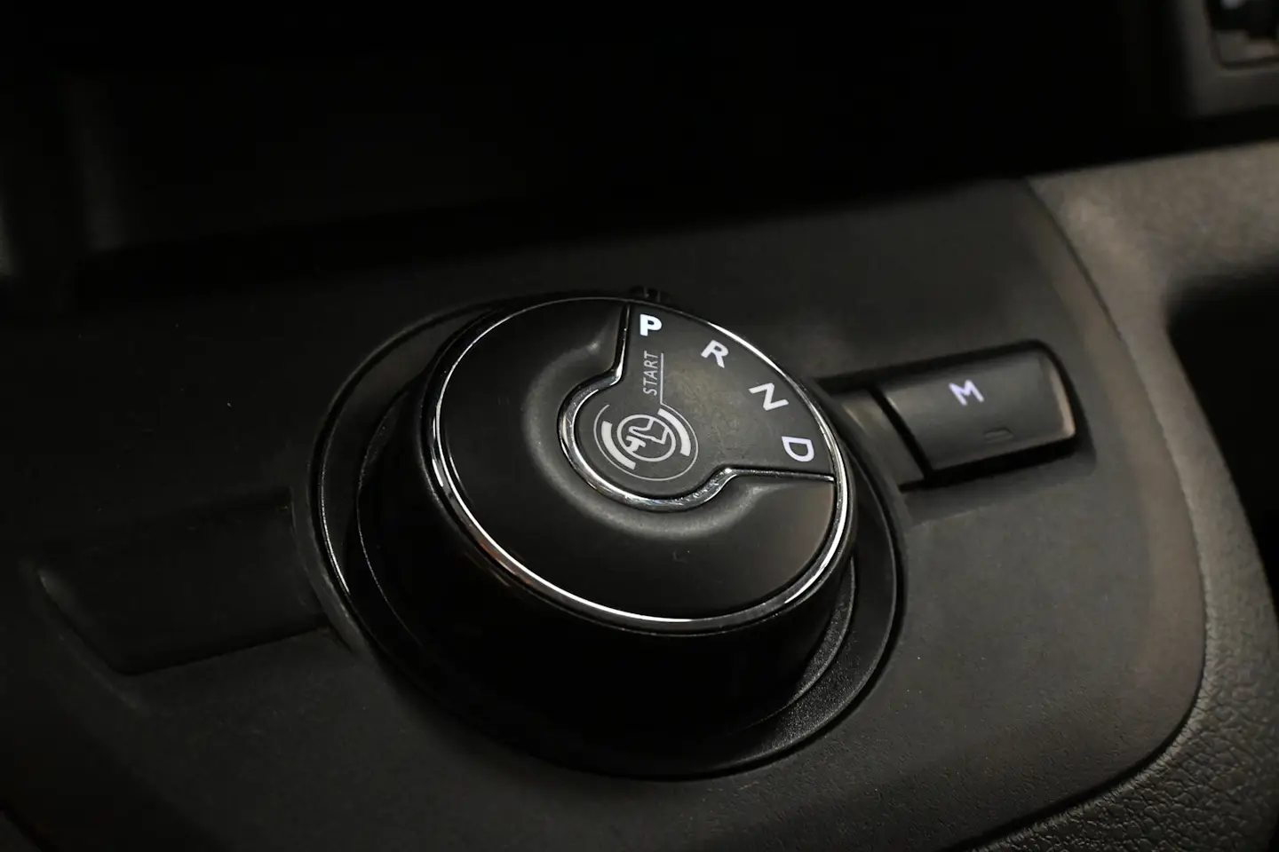 Car Image - 2M320KGY0gGgsQMGsGggDk