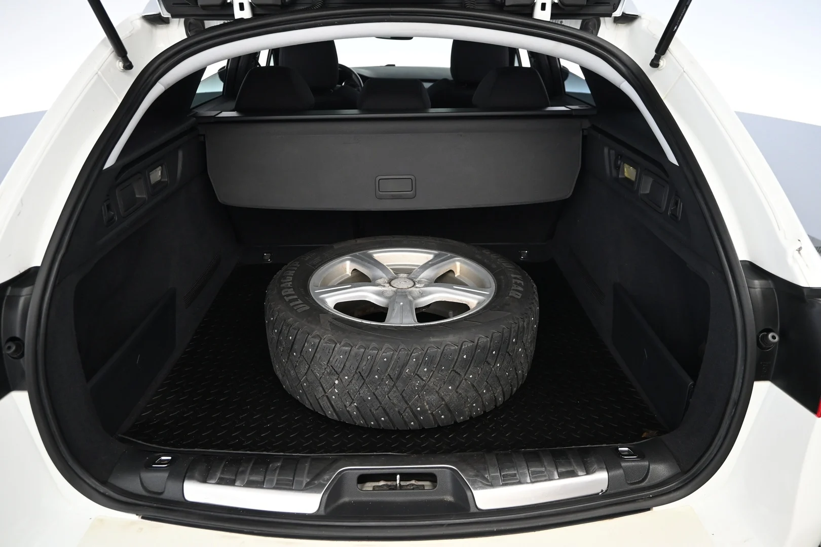 Car Image - 1ShlTeww3I33yliTcIYpXF