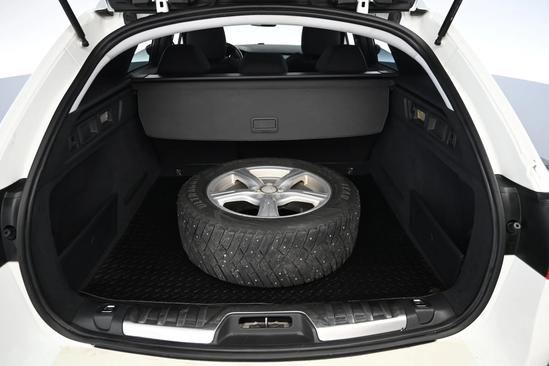 Car Image - 1ShlTeww3I33yliTcIYpXF