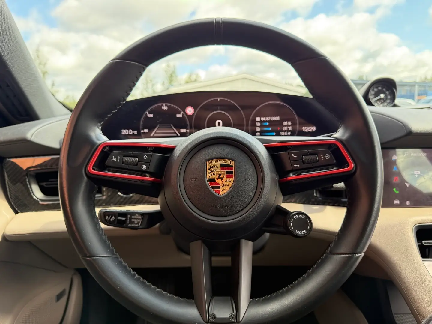 Car Image - BnGla9znFvewAZFFSoJXd