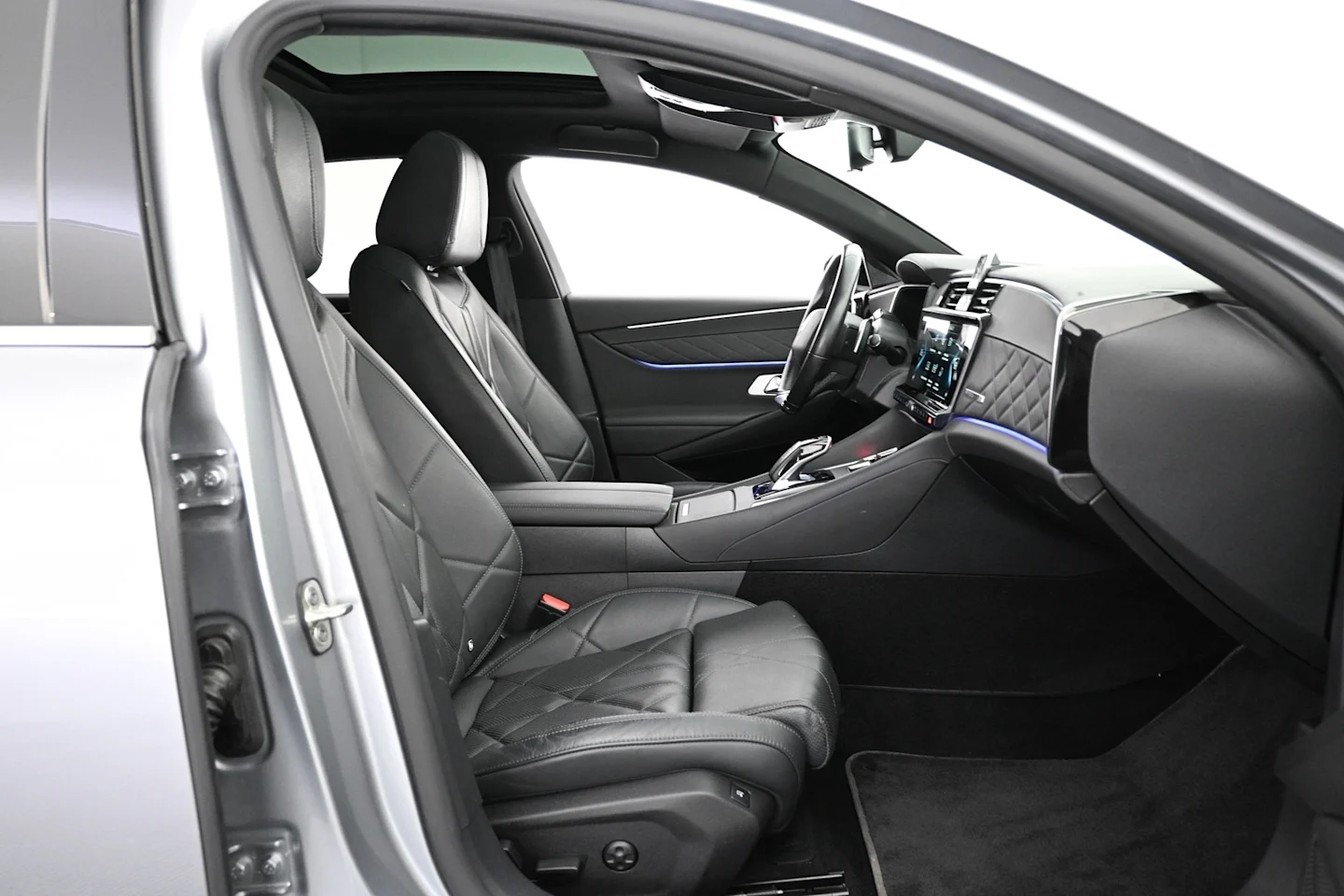 Car Image - 6RLyp1hh0cBLjpz1Xv8WRy