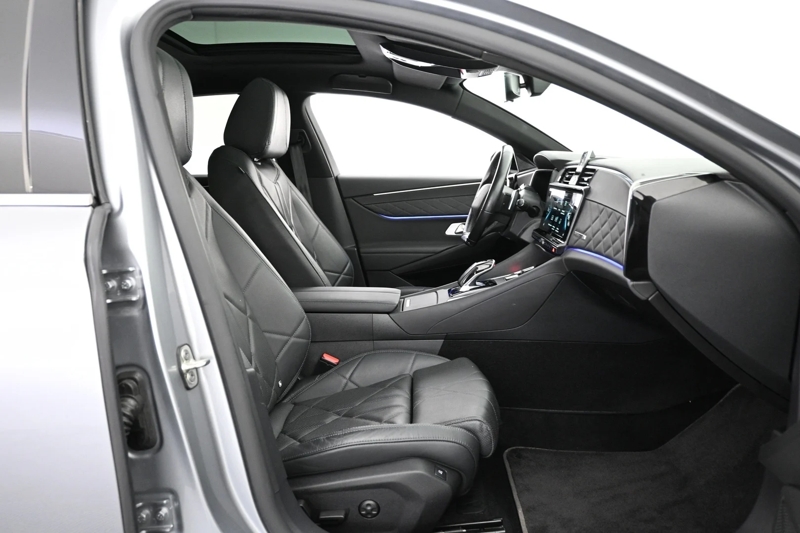 Car Image - 6RLyp1hh0cBLjpz1Xv8WRy