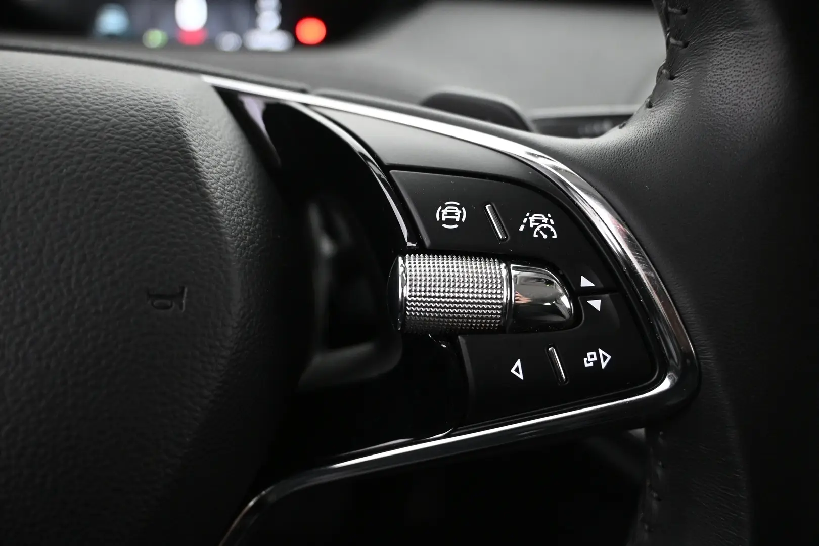Car Image - 3zJtbbIPKFpcsk8P32NbRv