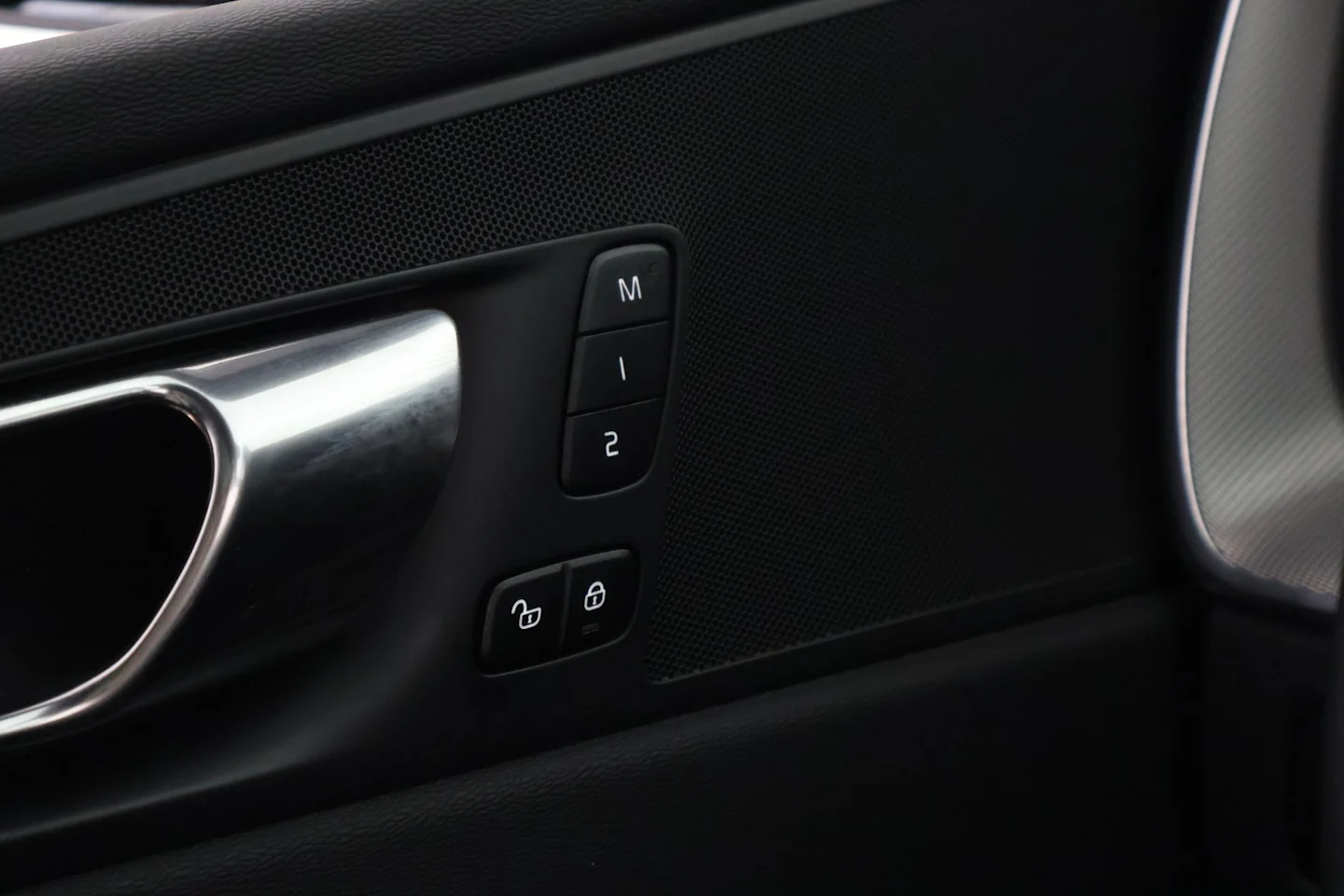 Car Image - 1Gi9ls1ead1ZS1pXNuNhGT