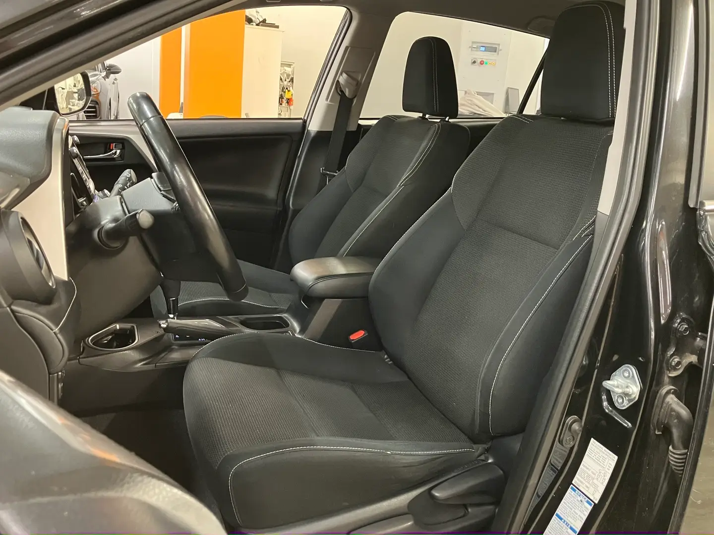 Car Image - 2UKUIyw16pQPjDTHzch0MD