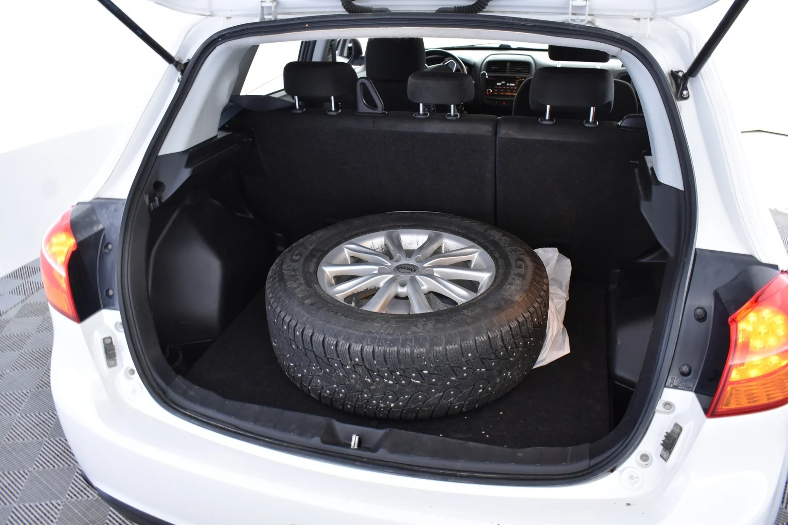 Car Image - 1q9fcHnaJ4uI30qqpFWlg5