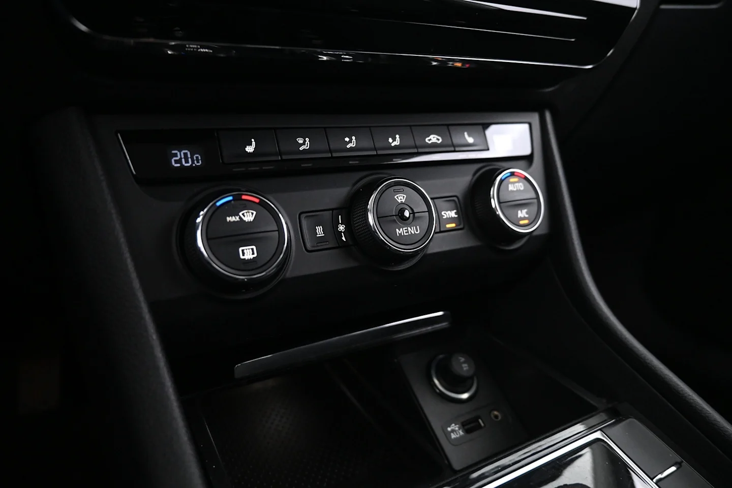 Car Image - Y8fldEjNj3dqZ7ToSERkc