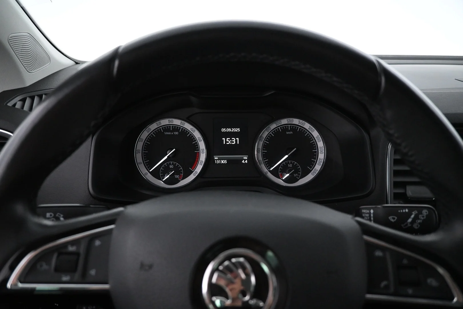 Car Image - 27ApwB9vBT6s1x1Sry2OyV