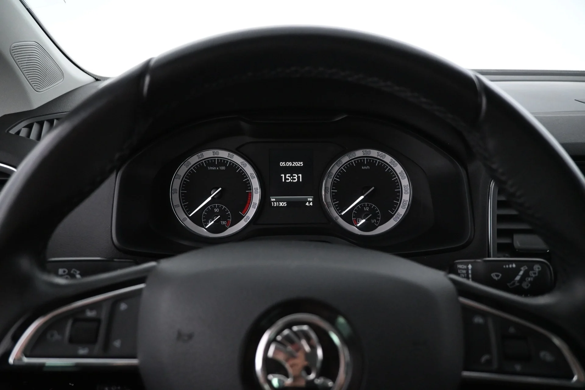 Car Image - 27ApwB9vBT6s1x1Sry2OyV