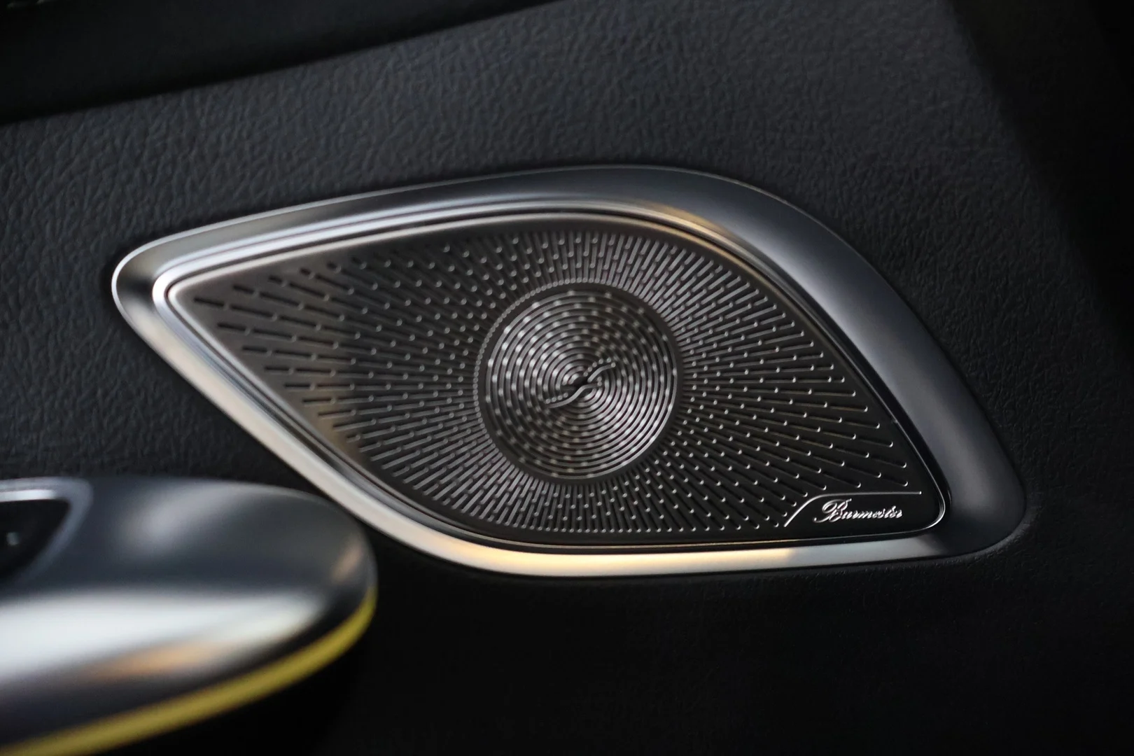 Car Image - S4fRR5XwsjANLWshlBZy6