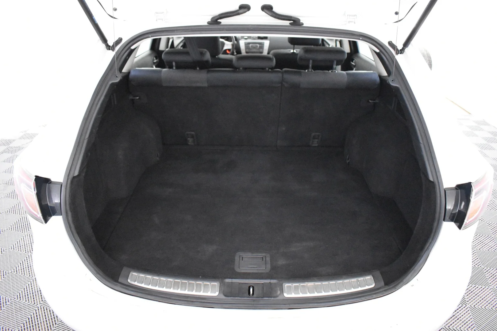 Car Image - 3qQPjJq2GD8cRu7Y3iTfFV