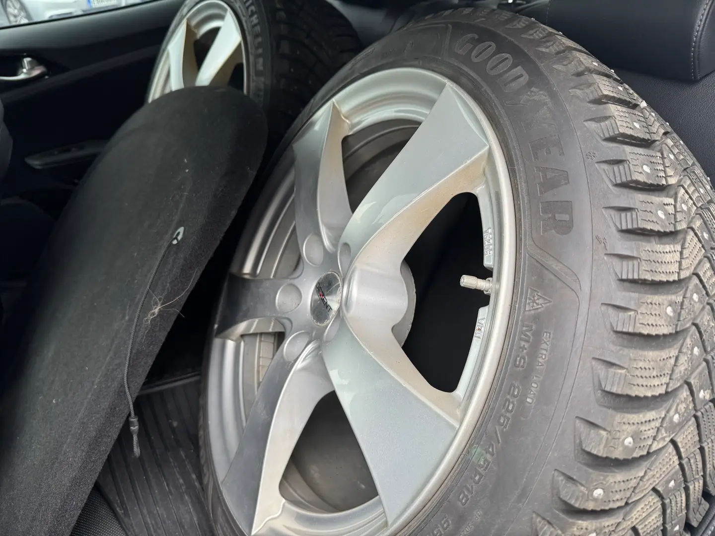 Car Image - 3Nnq1lwnS3l5zAJZ5hVF5v