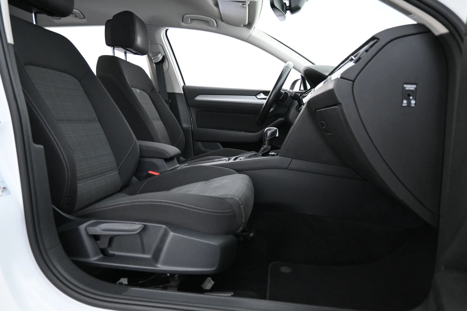 Car Image - 4NJ8zoJg7H8BsceIZGO2sf