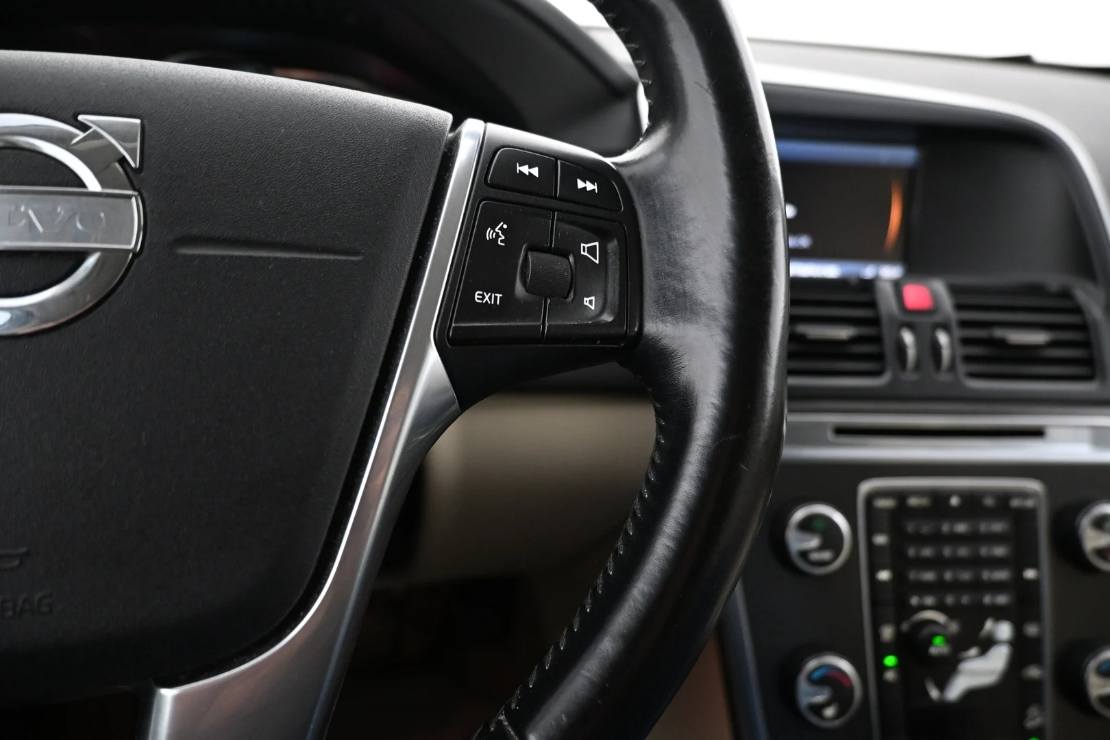 Car Image - y5nOL0s5jZolbNEdHHxSq