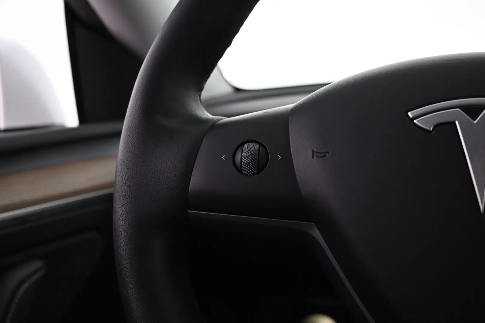 Car Image - 4U1u83Si8IaLEJppFEa7ZZ