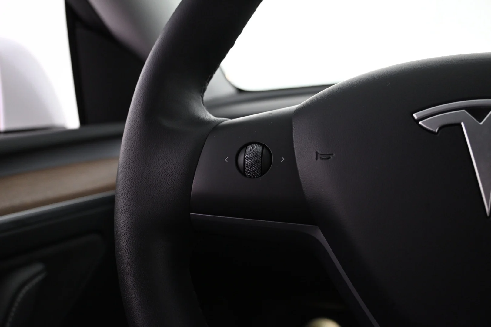 Car Image - 4U1u83Si8IaLEJppFEa7ZZ