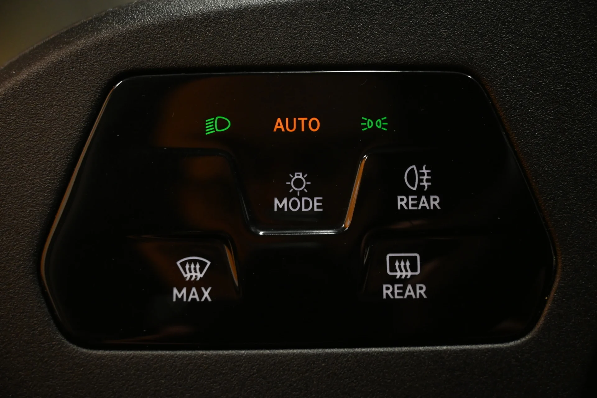 Car Image - 7zeitTk3RE76c5giil8nCU