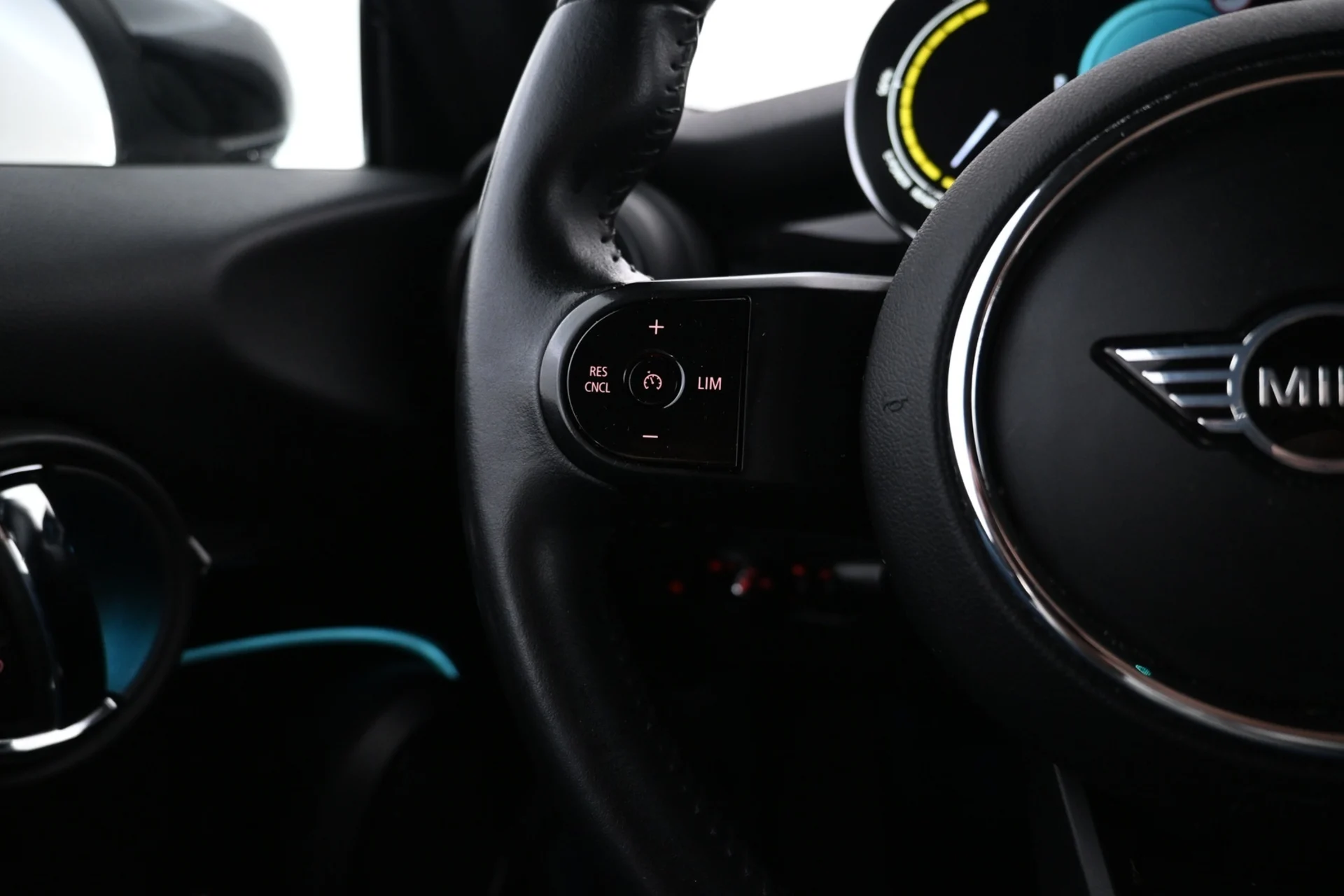 Car Image - 7n0kUmaQM71VImx64YKxsO