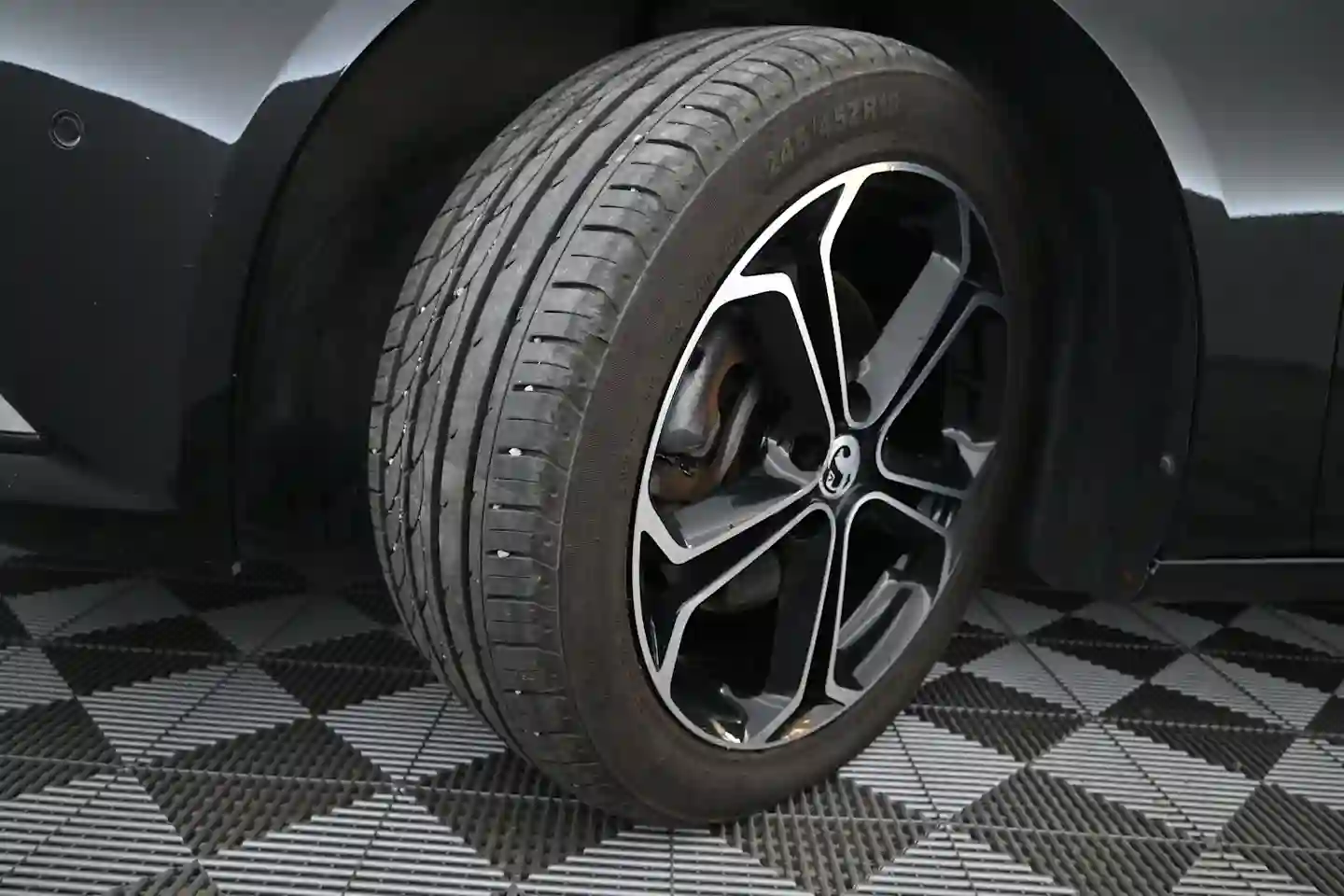 Car Image - 30T7RJbzdIxgF50ttIqZQT