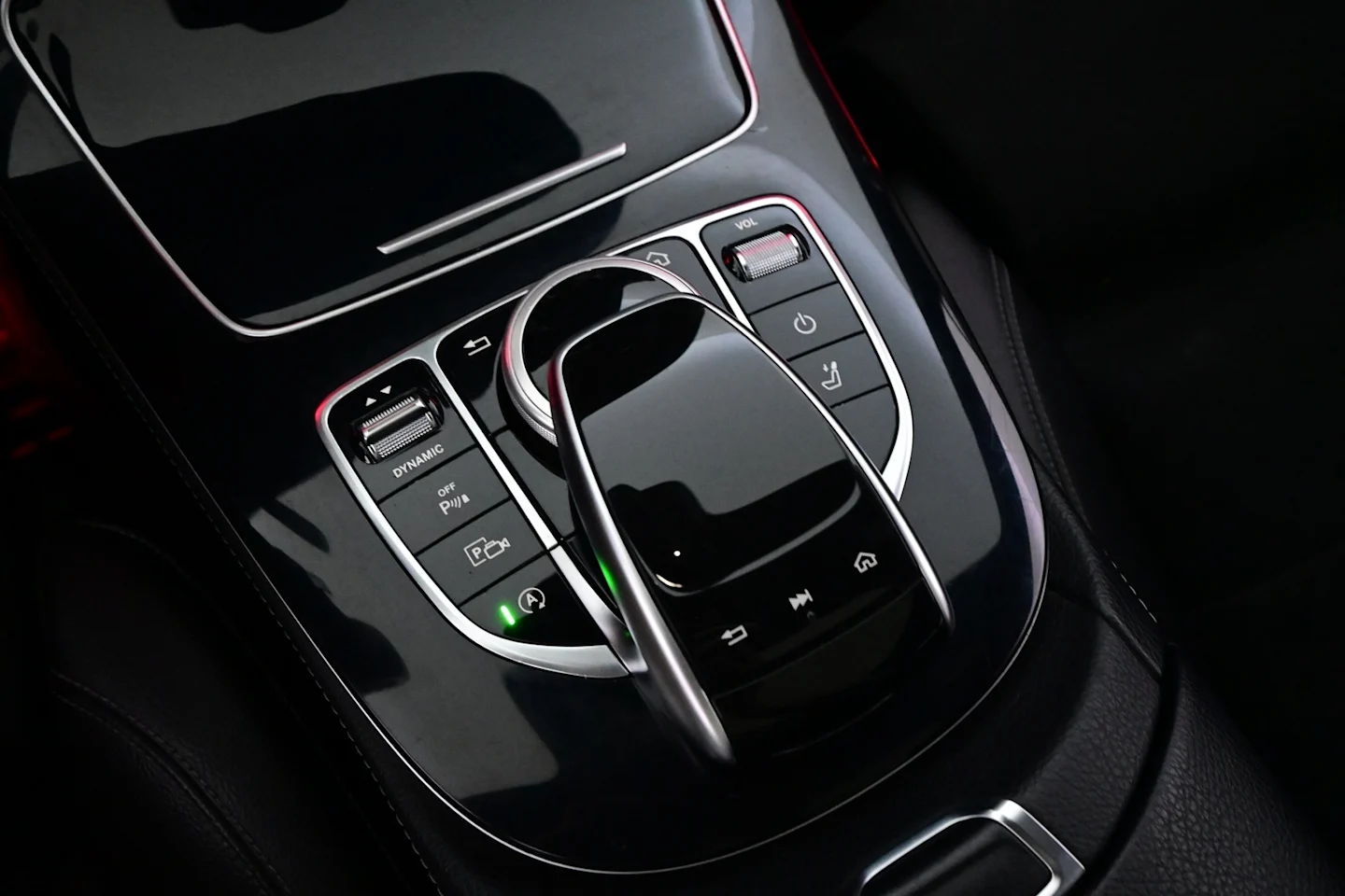 Car Image - 2F7RcurpM45RCFkMB1XRli